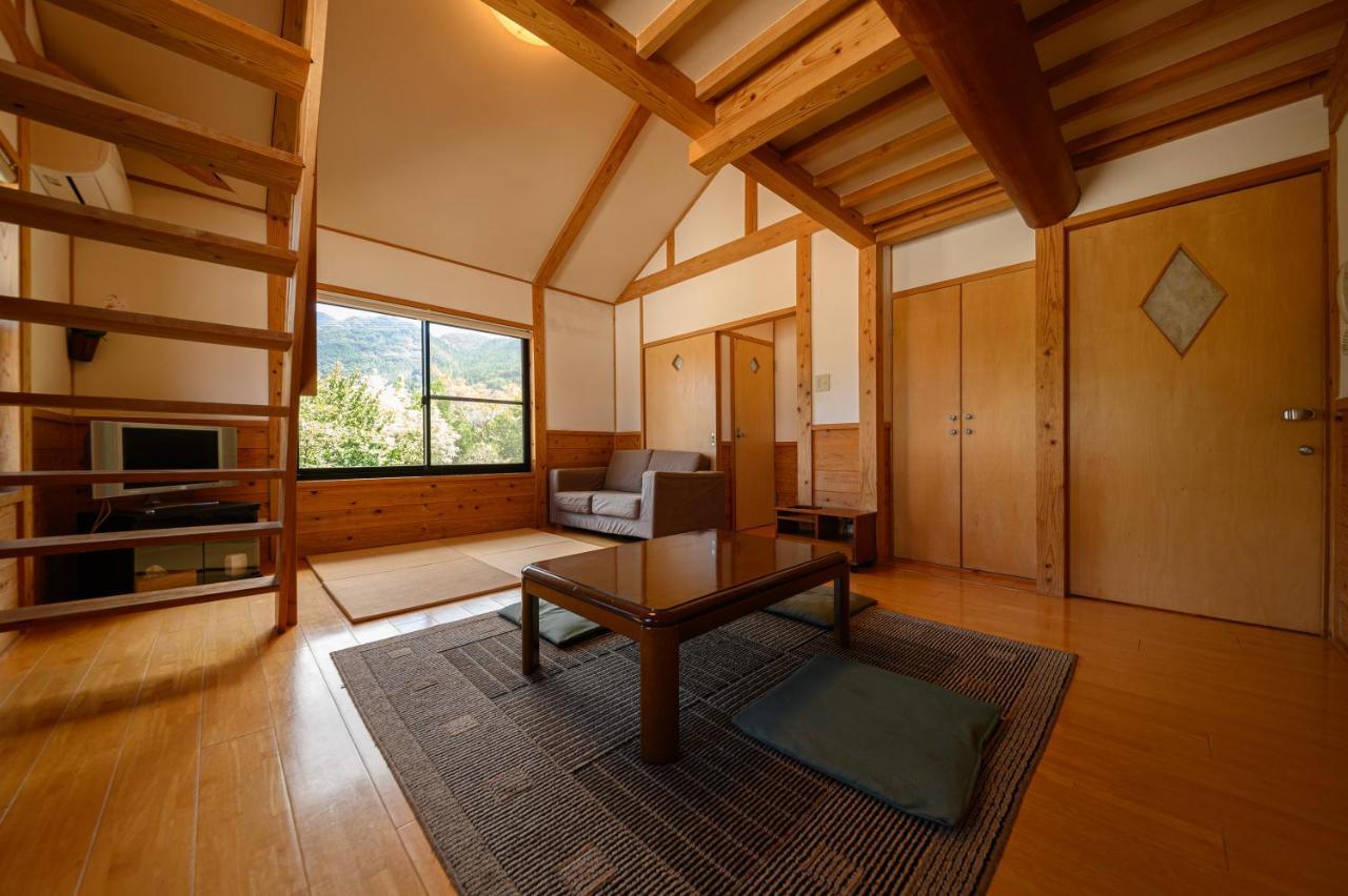 Bed and breakfast Yufuin Flora House Extérieur photo