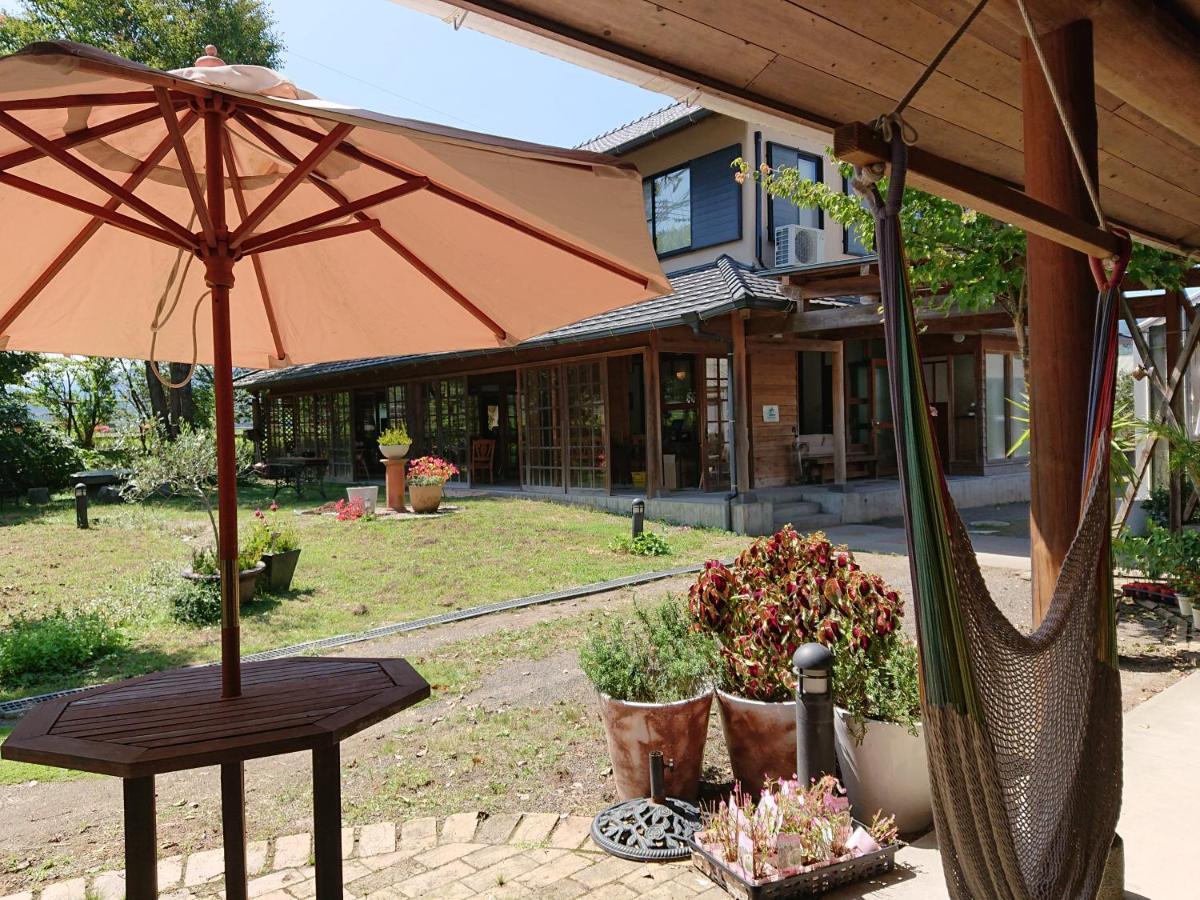 Bed and breakfast Yufuin Flora House Extérieur photo