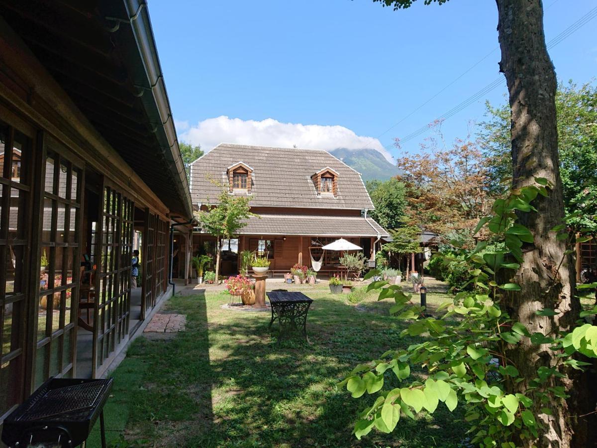 Bed and breakfast Yufuin Flora House Extérieur photo